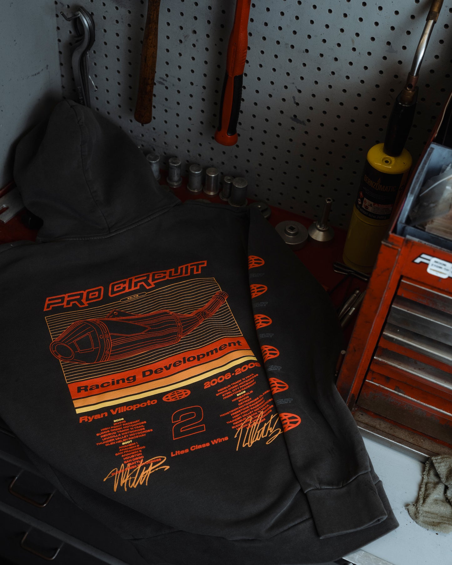 RV PC EXHAUST HOODIE FDBK