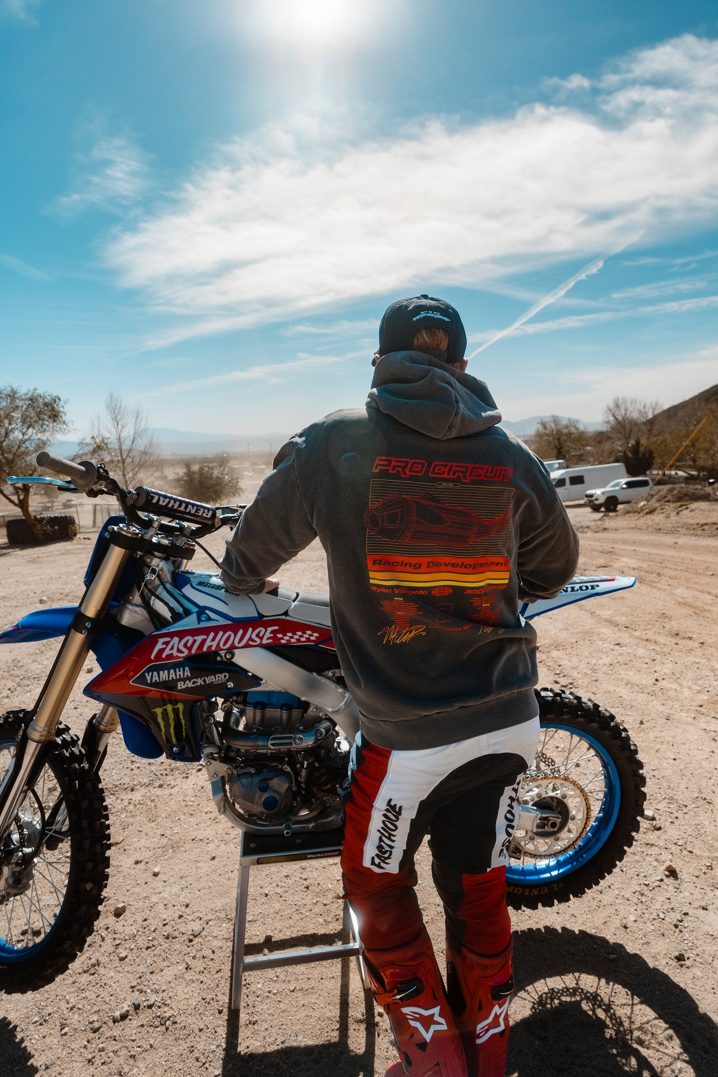 RV PC EXHAUST HOODIE FDBK